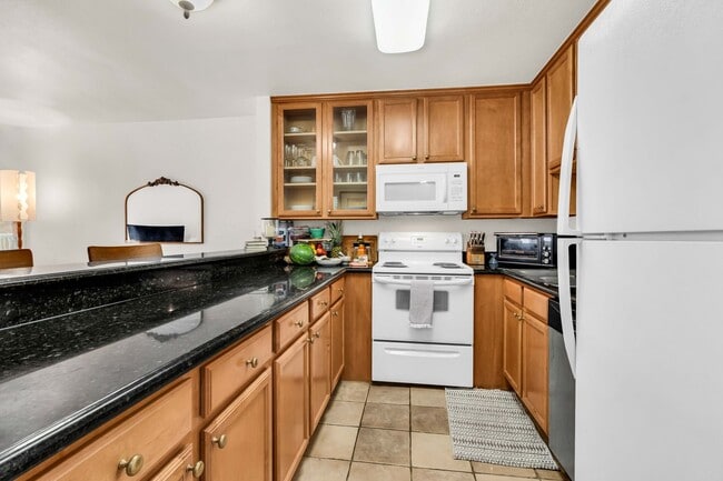 Building Photo - 3030 Suncrest Dr