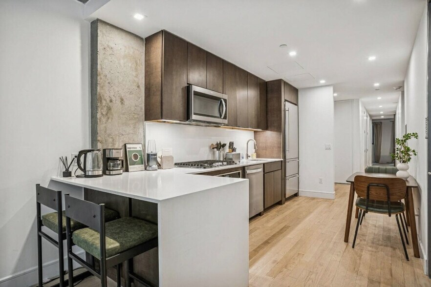 Building Photo - 132 W 26th St