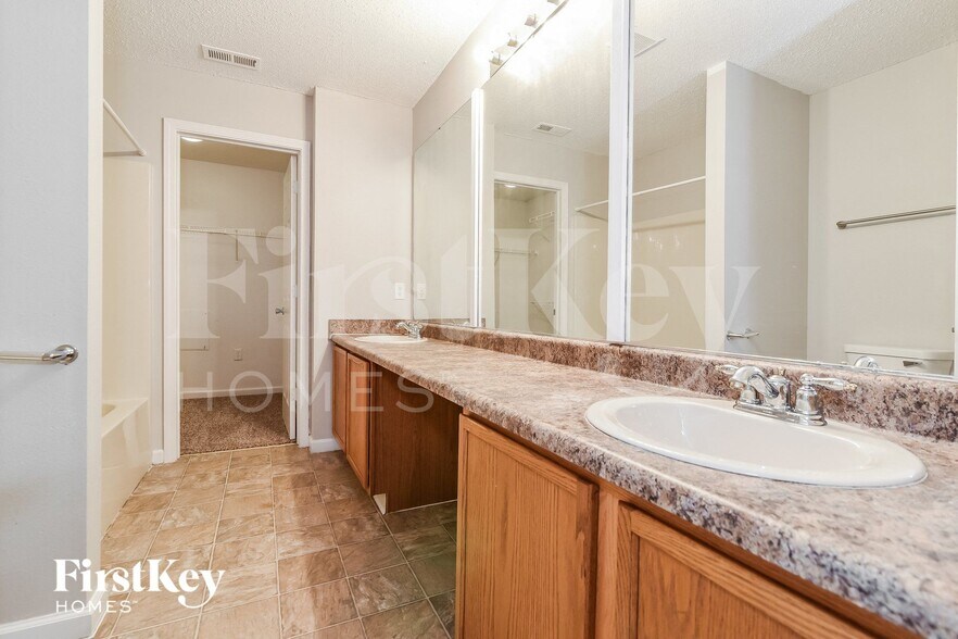 Building Photo - 9701 Jackson Way