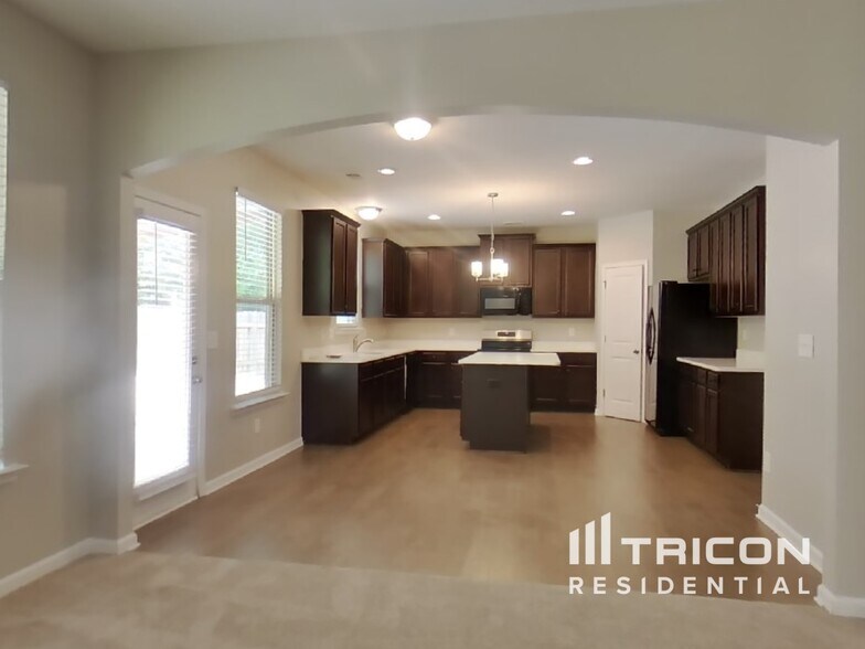Building Photo - 125 Highwood Dr