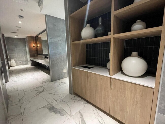 Building Photo - 90 SW 3rd St