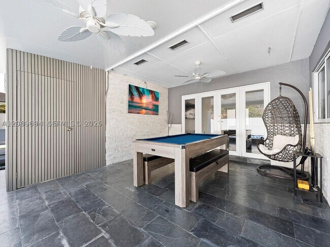 Building Photo - 6951 Miami Lakeway S