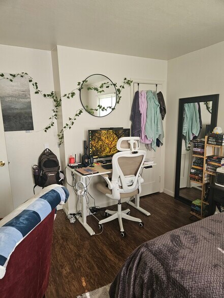 Bedroom 3 - 329 W Benton St