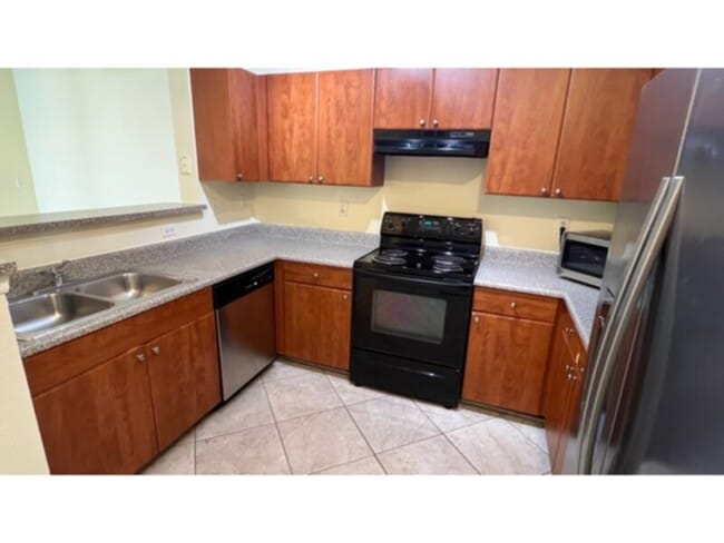 Building Photo - 2 bed 2 bath condo at The Grande Downtown ...