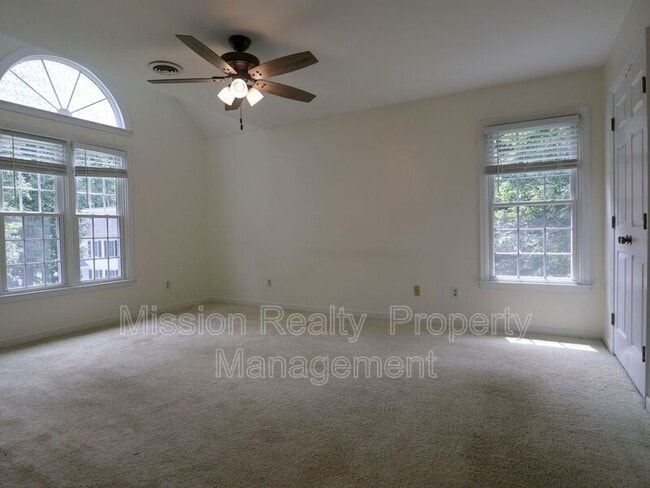 Building Photo - 4600 Cedar Cliff Rd