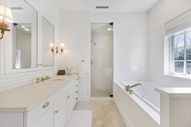 Building Photo - 121 Post Ln