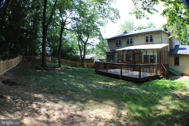 Building Photo - 2223 Abbotsford Dr