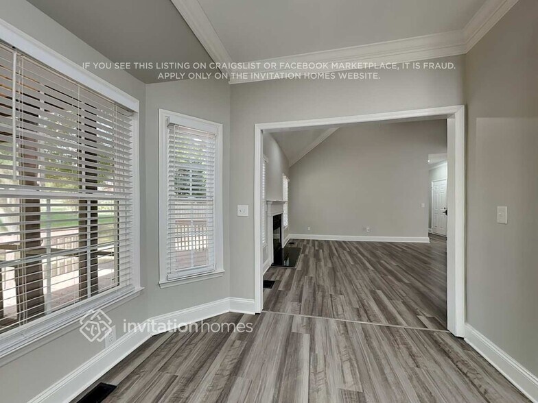 Building Photo - 504 Willowview Dr