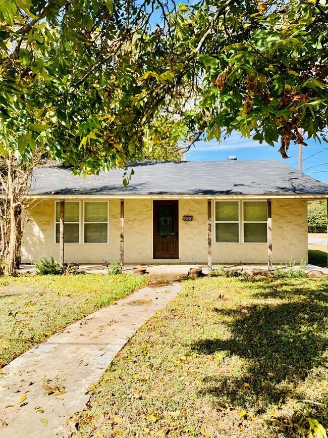 Primary Photo - 400 Lowry St