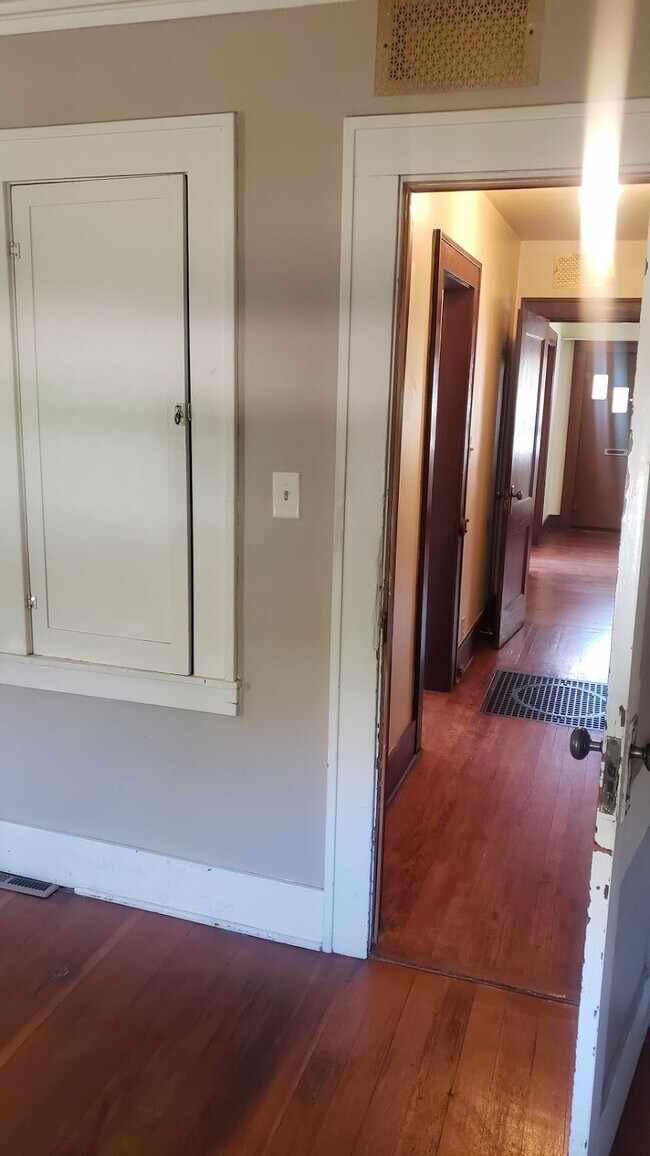 Building Photo - 803 E Flint St