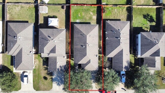 Building Photo - 21826 Hemlock Park Dr