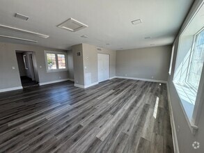 Building Photo - 104 1st St NE