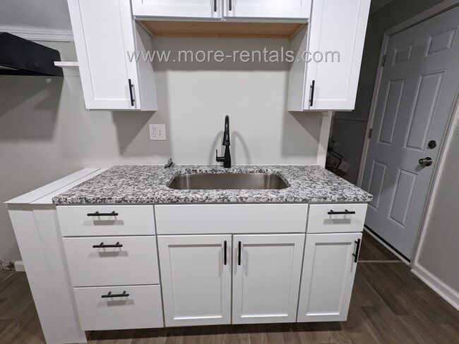 Building Photo - Newly remodeled house on a dead-end street