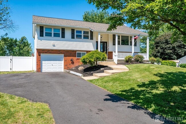 Building Photo - 25 Yorktowne Dr