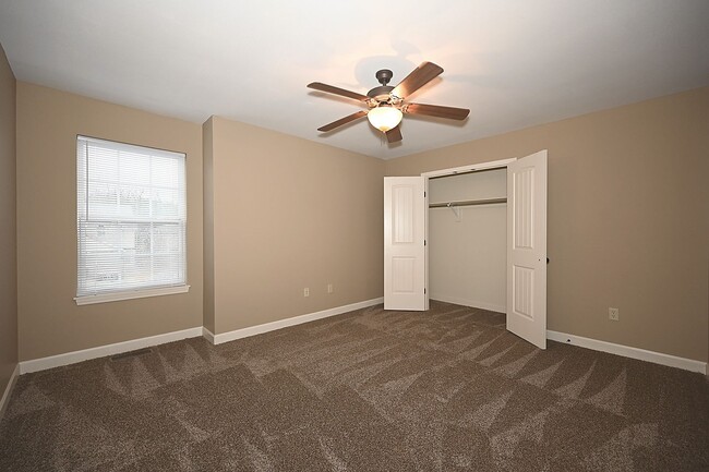 Building Photo - Two Bedroom & 2.5 Bath Townhome with 1 car garage in Oak Valley Estates