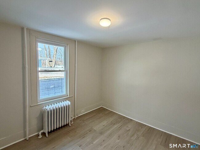 Building Photo - 10 Riverside Ave