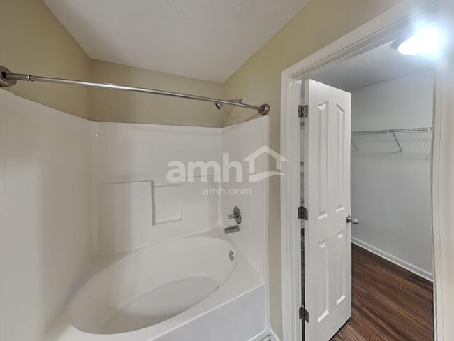 Building Photo - 111 Dreville Dr