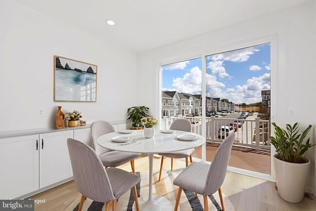 Primary Photo - 9117 Crk Btm Ln