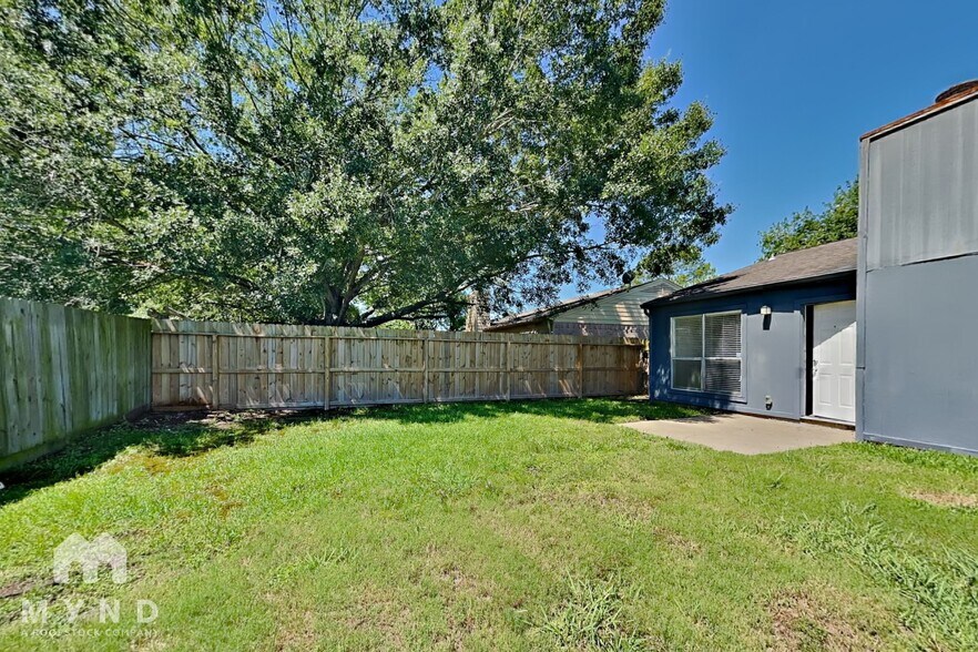 Building Photo - 15831 Pryor Dr