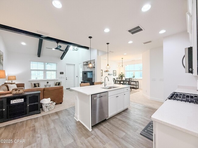 Building Photo - 8994 Parrot Pl