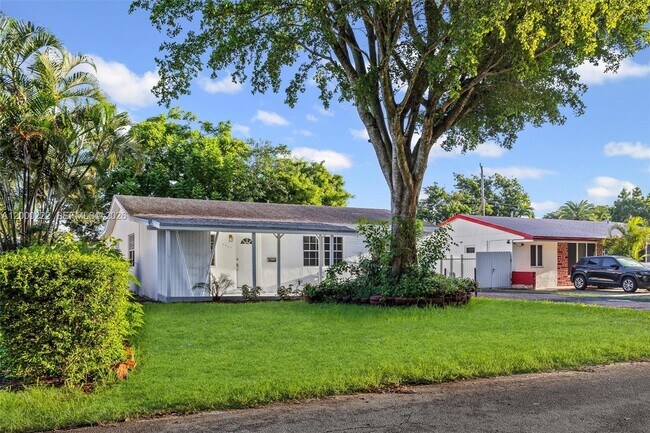 Building Photo - 6825 SW 12th St