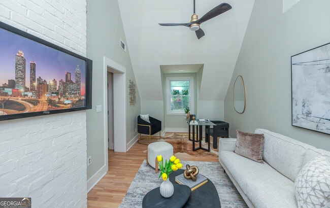 Building Photo - 2908 N Hills Dr NE