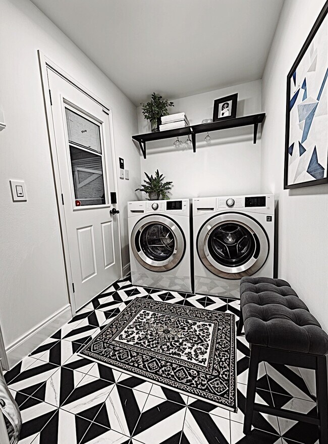 Building Photo - 6035 Cartagena St