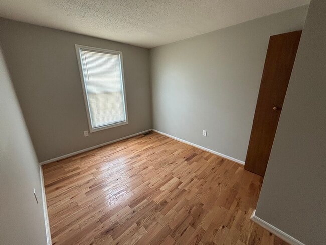 Building Photo - 3 bedrooms 3 bathrooms