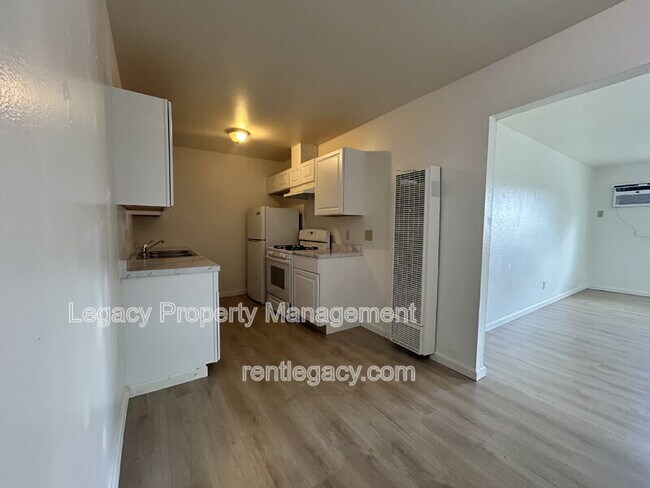 Building Photo - 4552 Ashcroft Ave