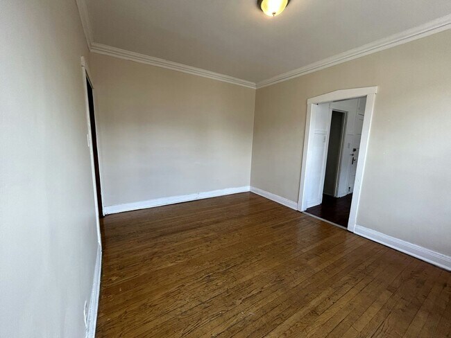 Building Photo - 4408 N Winchester Ave