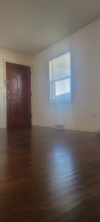 Building Photo - 2 Bedroom Duplex