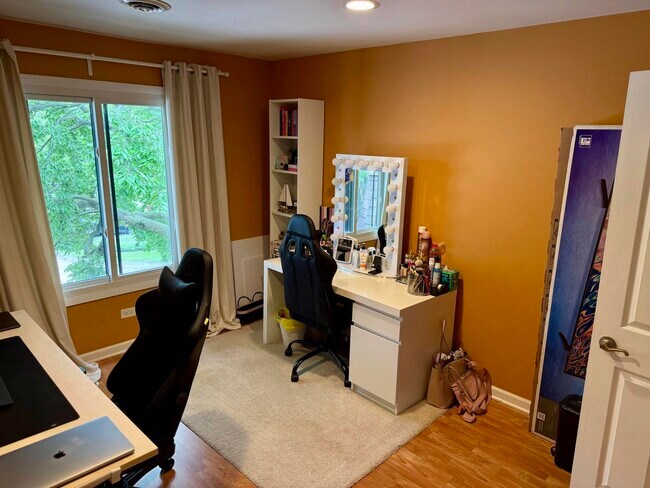 Building Photo - 835 Waterview Cir