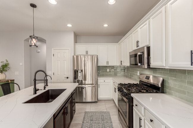 Building Photo - 1562 W Alder Rd