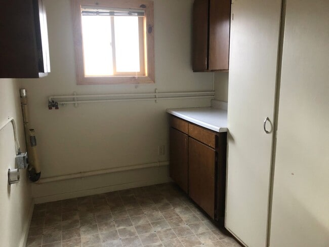 Building Photo - Charming 2-Bed, 1-Bath Hamilton Home with Attached Double Garage