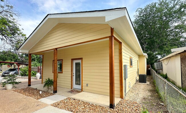 Primary Photo - Gorgeous 1/1 Home Available for Immediate ...