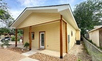 Building Photo - Gorgeous 1/1 Home Available for Immediate ...