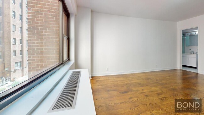 Building Photo - 405 E 56th St