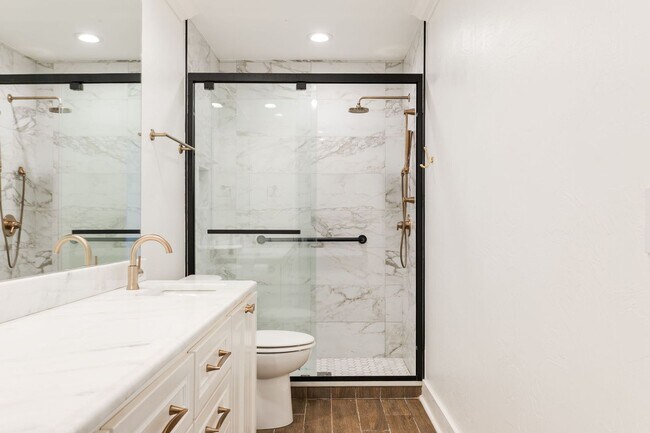 Building Photo - Beautiful Home in Nichols Hills + 3 bedrooms