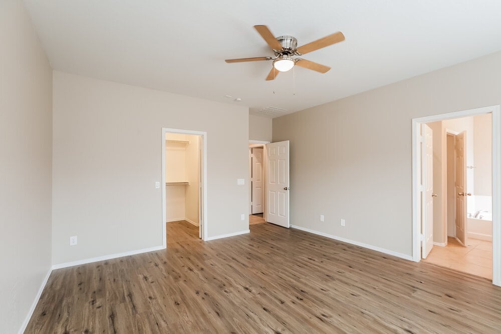 Building Photo - 5820 W Euclid Ave