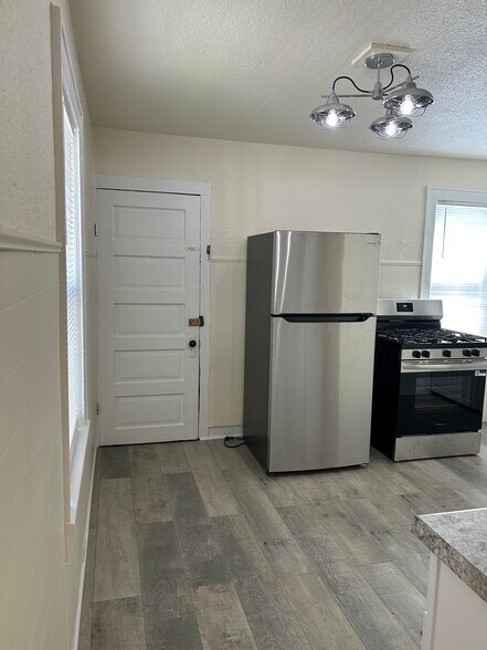 Building Photo - 815 11th St