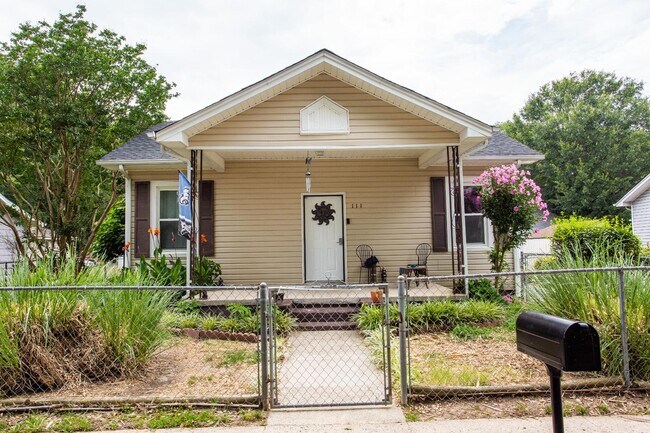 Building Photo - 111 Summit St