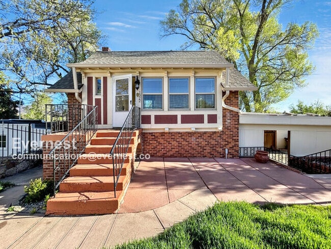 Primary Photo - 1322 E Kiowa St