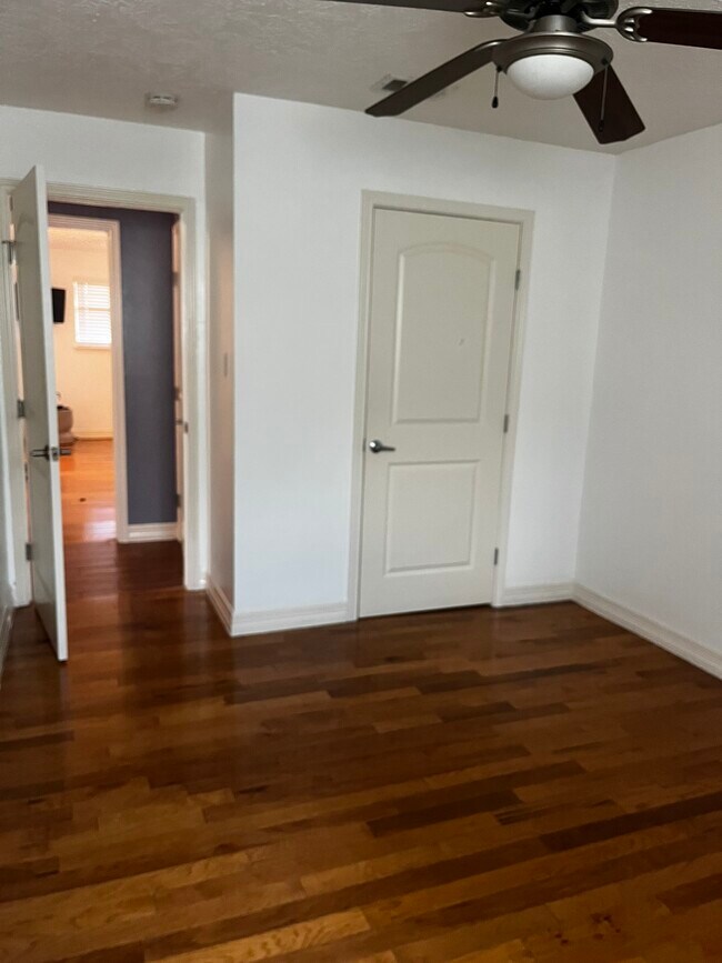 Building Photo - 12418 Plumbrook Dr