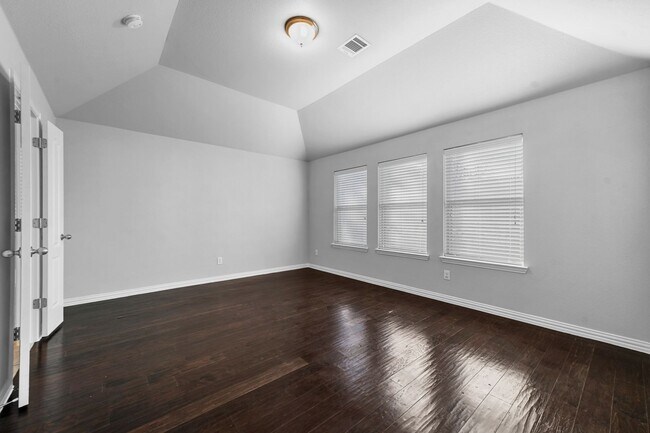 Building Photo - Charming 1-Story 4 Bedroom 2 Bathroom in L...
