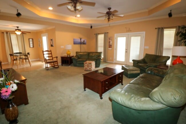 Building Photo - Wonderful Lake Home