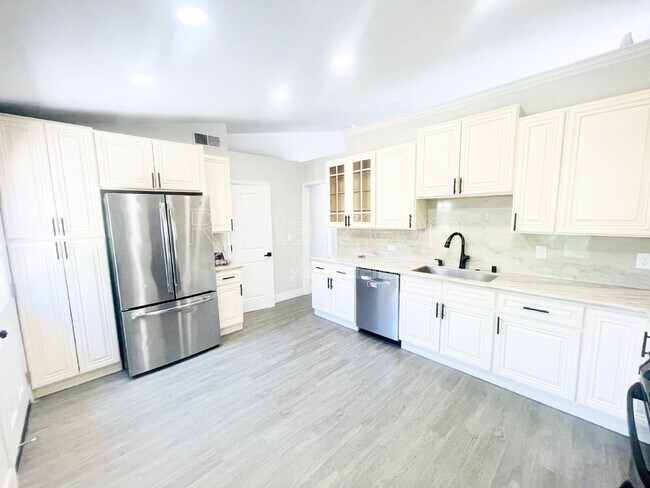 Building Photo - 423 El Portal Ct