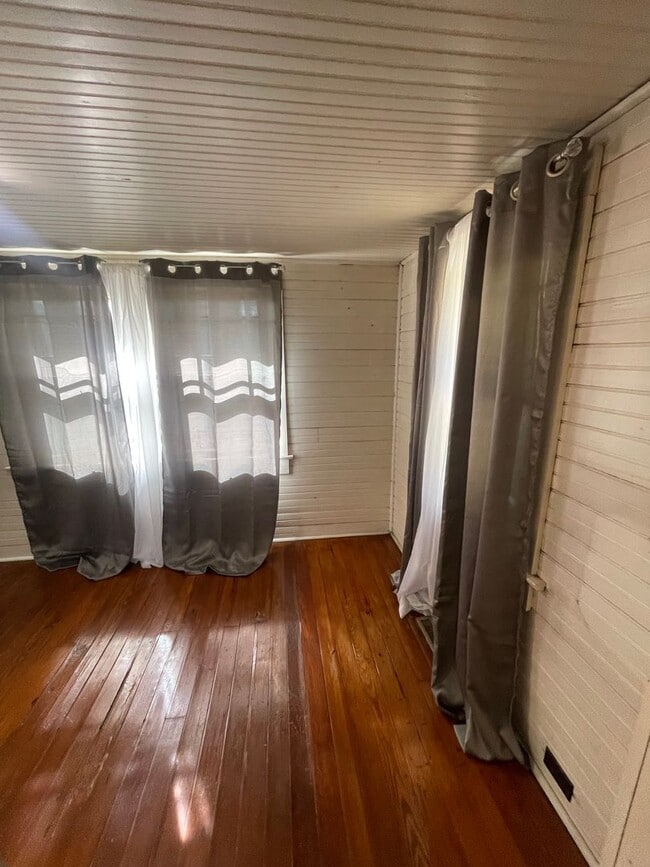 Building Photo - Charming 3 Bed / 1 Bath Bungalow – Prime Location Near Downtown Hickory