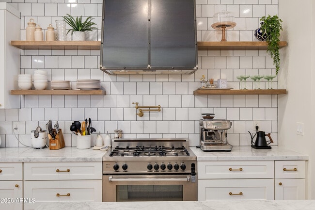 Building Photo - 3247 E Sells Dr