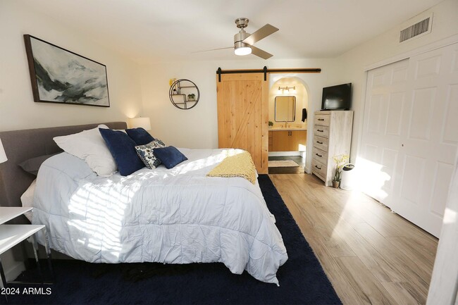 Building Photo - 11271 E Poinsettia Dr