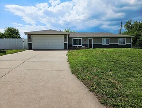 Building Photo - Gorgeous Corner lot Home for Rent!